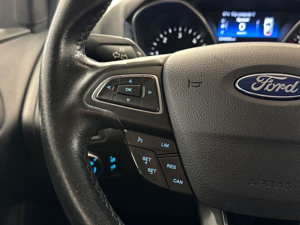 Ford Focus 2017 Punainen