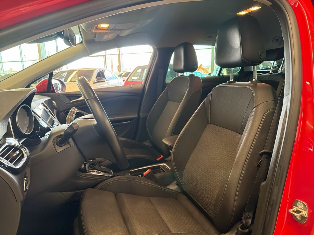 Opel Astra 2017 Punainen