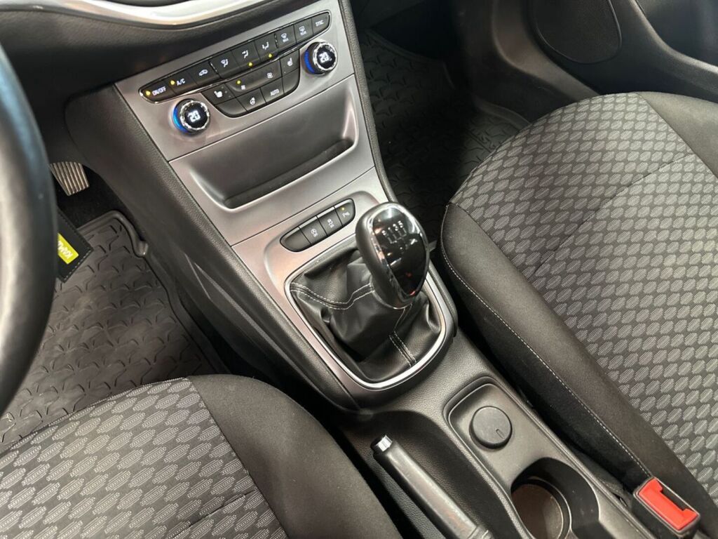 Opel Astra 2017 Musta