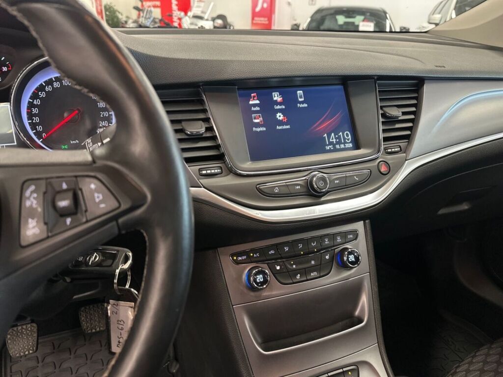 Opel Astra 2017 Musta