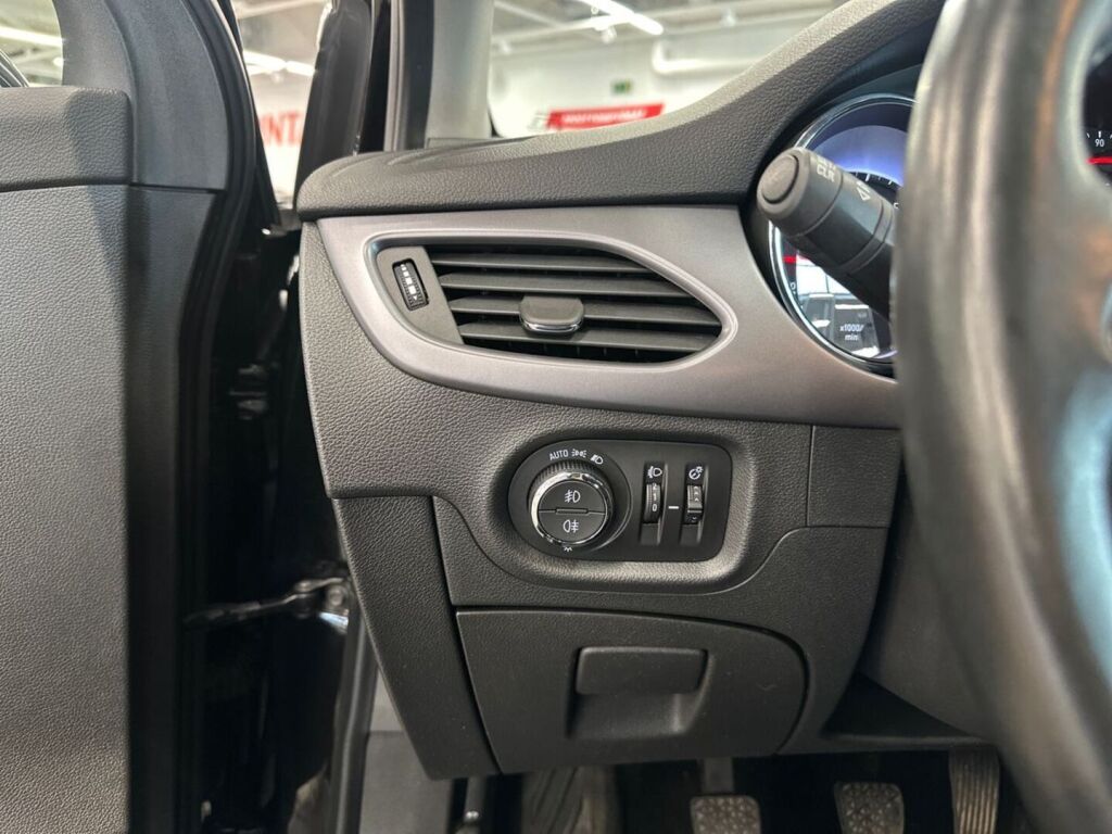 Opel Astra 2017 Musta