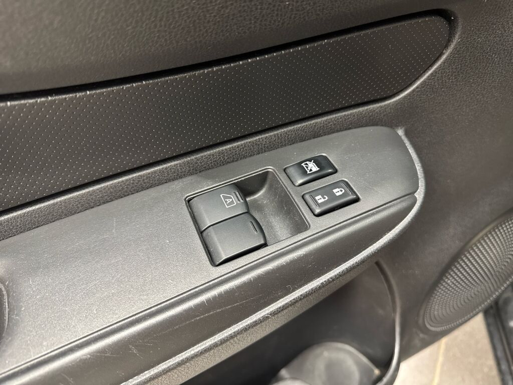 Nissan Note 2017 Musta