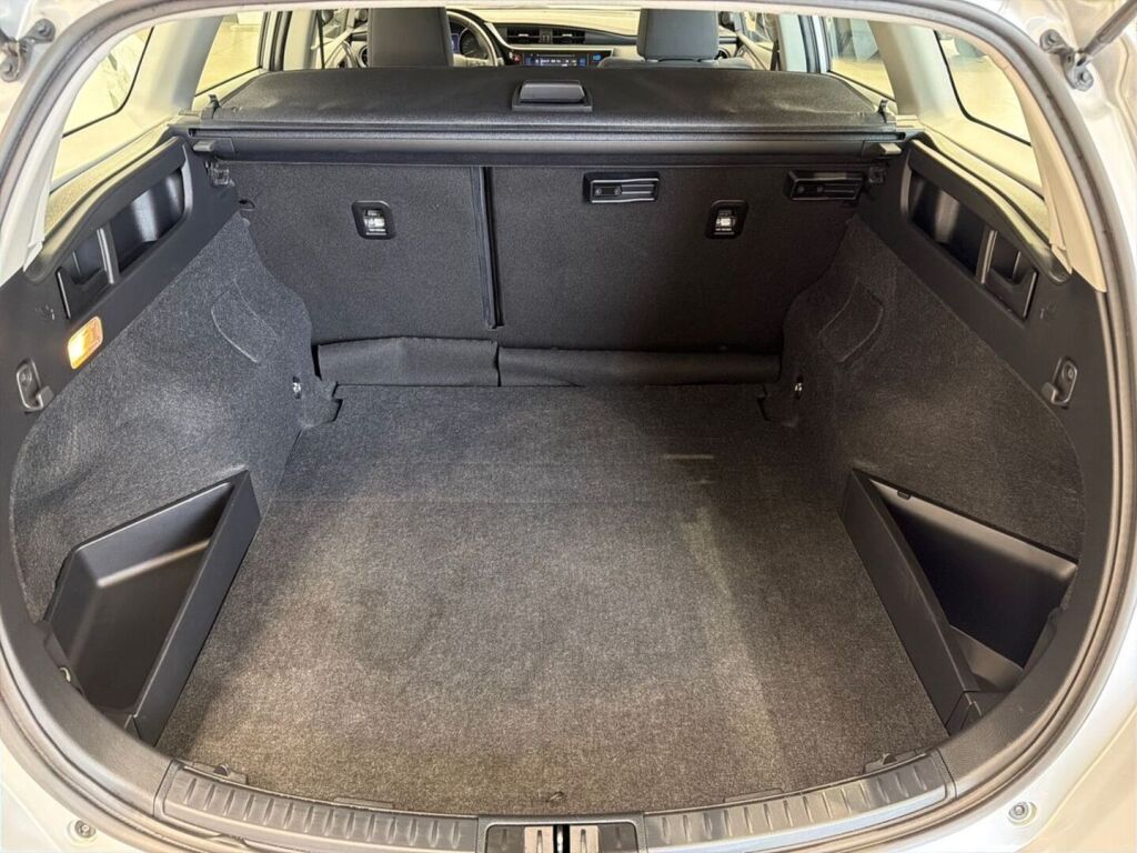 Toyota Auris 2016 Hopea