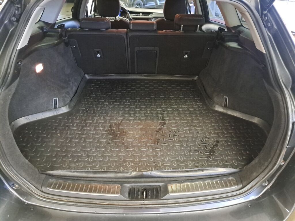 Toyota Avensis 2016 Harmaa