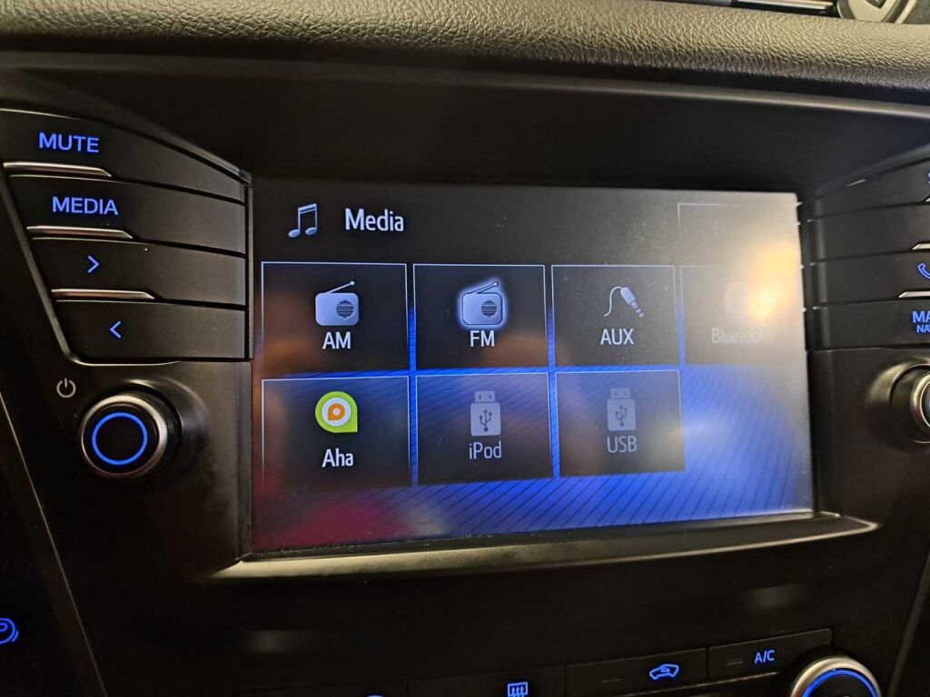 Toyota Avensis 2016 Harmaa