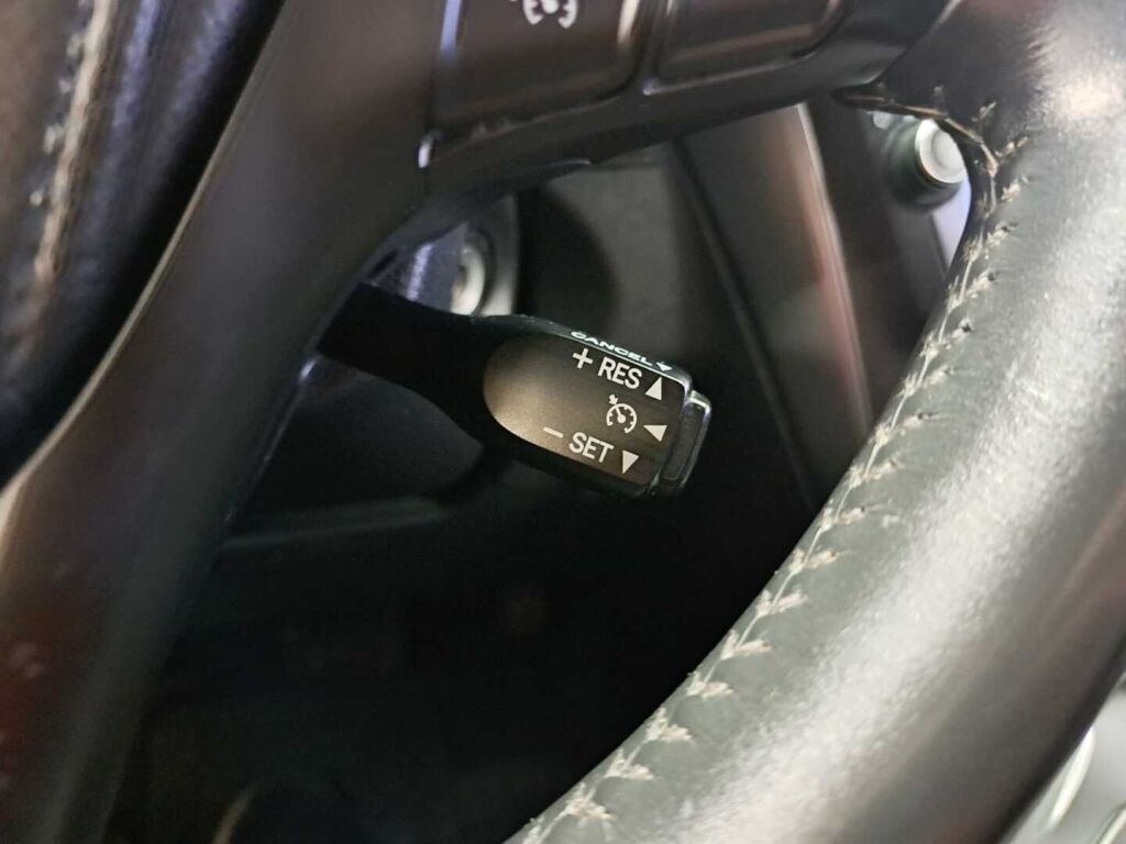 Toyota Avensis 2016 Harmaa