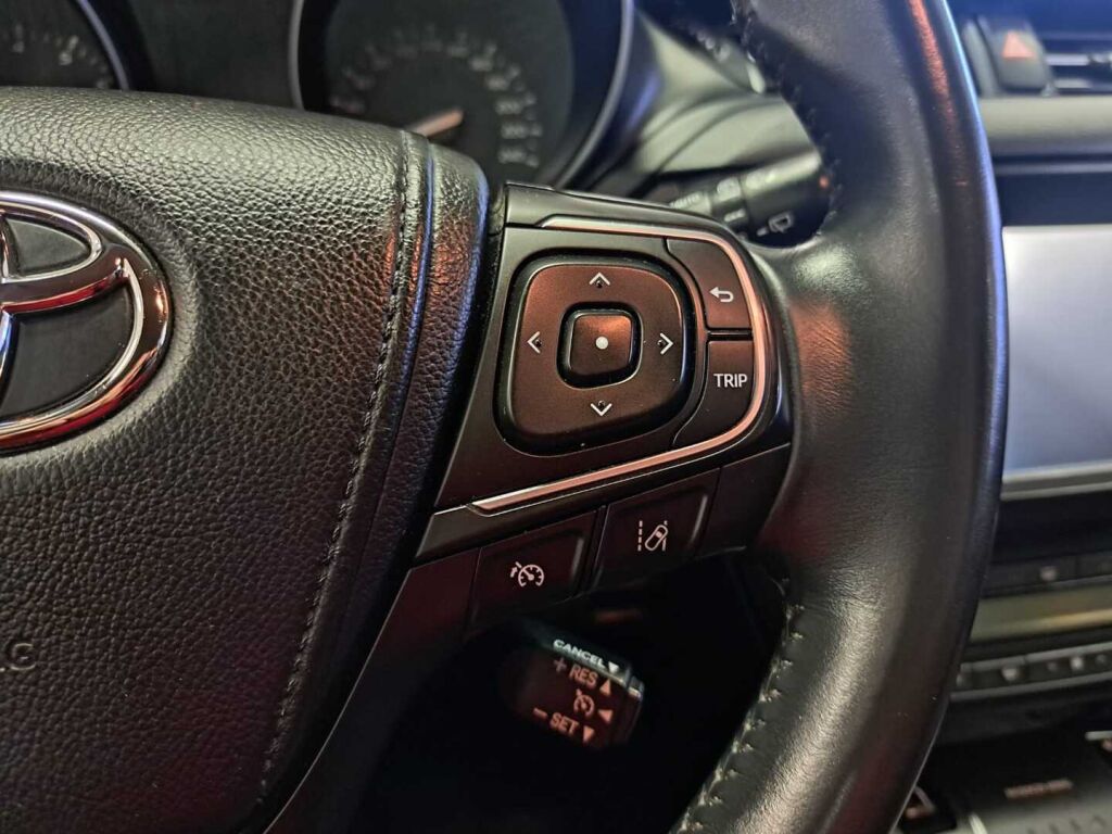 Toyota Avensis 2016 Harmaa