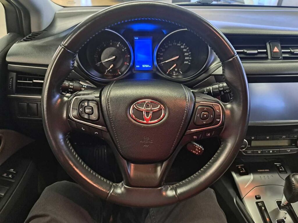 Toyota Avensis 2016 Harmaa