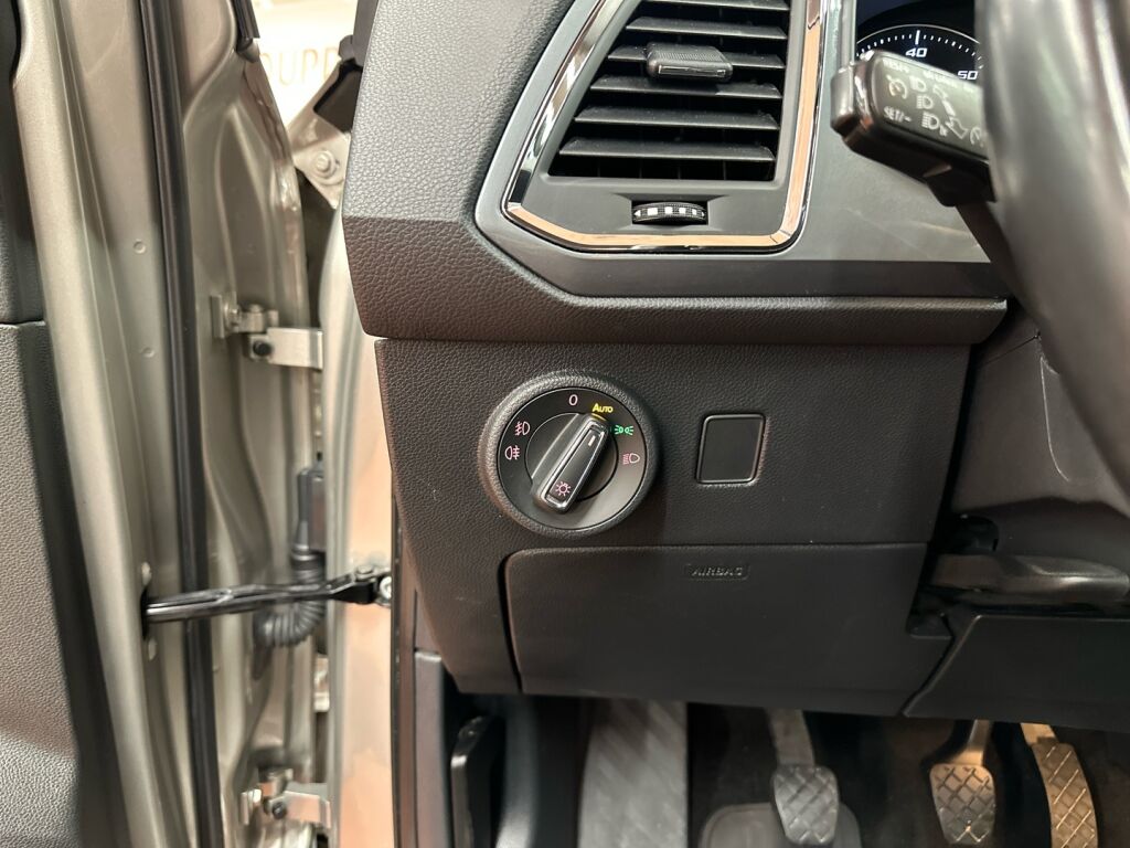 Seat Ateca 2017 Ruskea (beige)