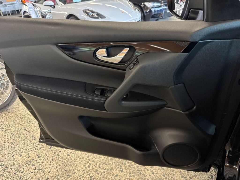 Nissan Qashqai 2017 Musta