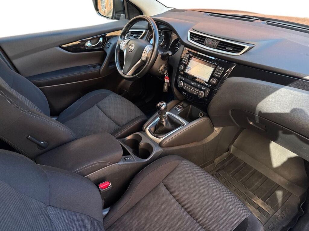 Nissan Qashqai 2017 Musta