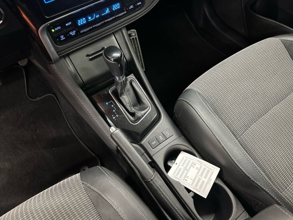 Toyota Auris 2017 Sininen