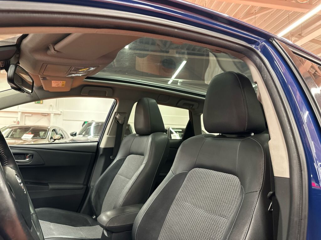 Toyota Auris 2017 Sininen