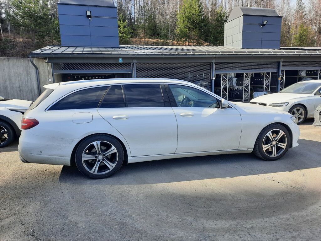 Mercedes-Benz E 2016 Valkoinen