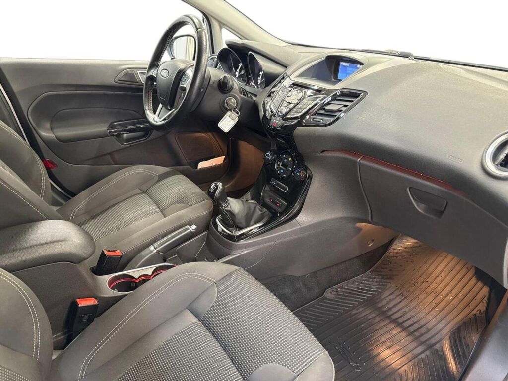 Ford Fiesta 2016 Valkoinen