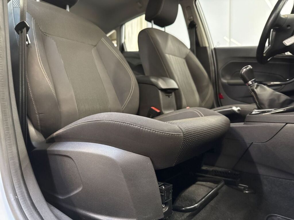 Ford Fiesta 2016 Valkoinen