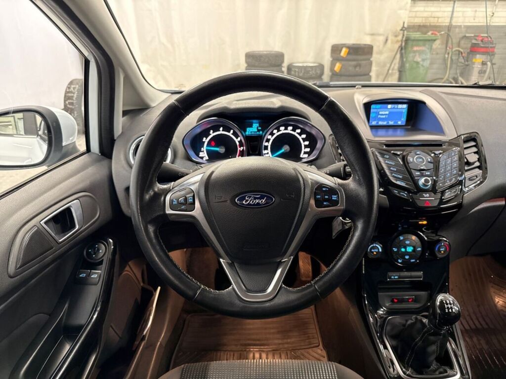 Ford Fiesta 2016 Valkoinen