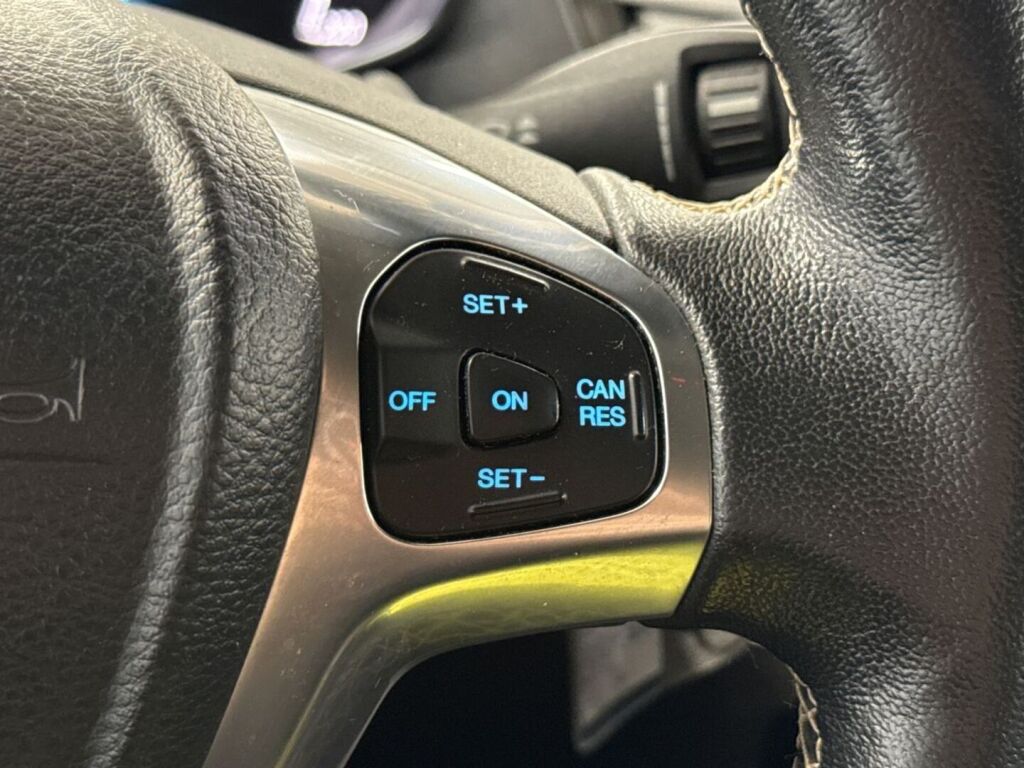Ford Fiesta 2016 Valkoinen