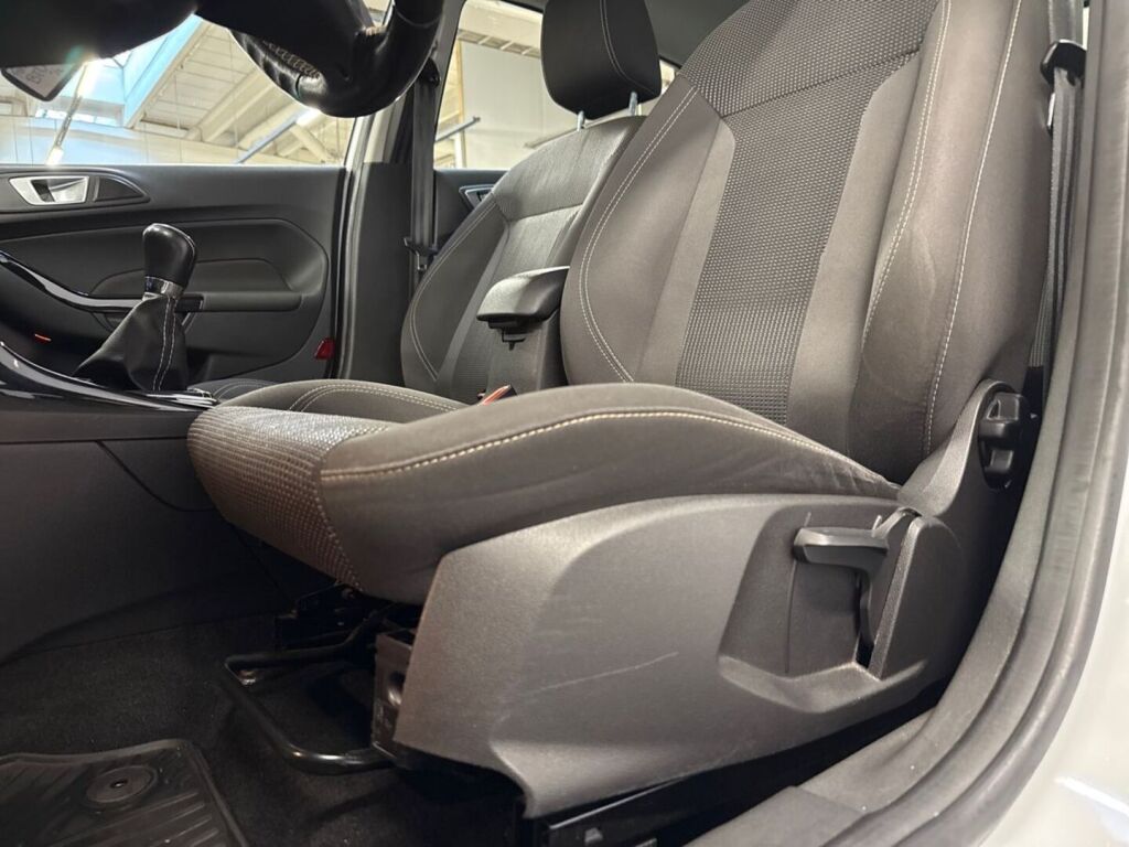 Ford Fiesta 2016 Valkoinen