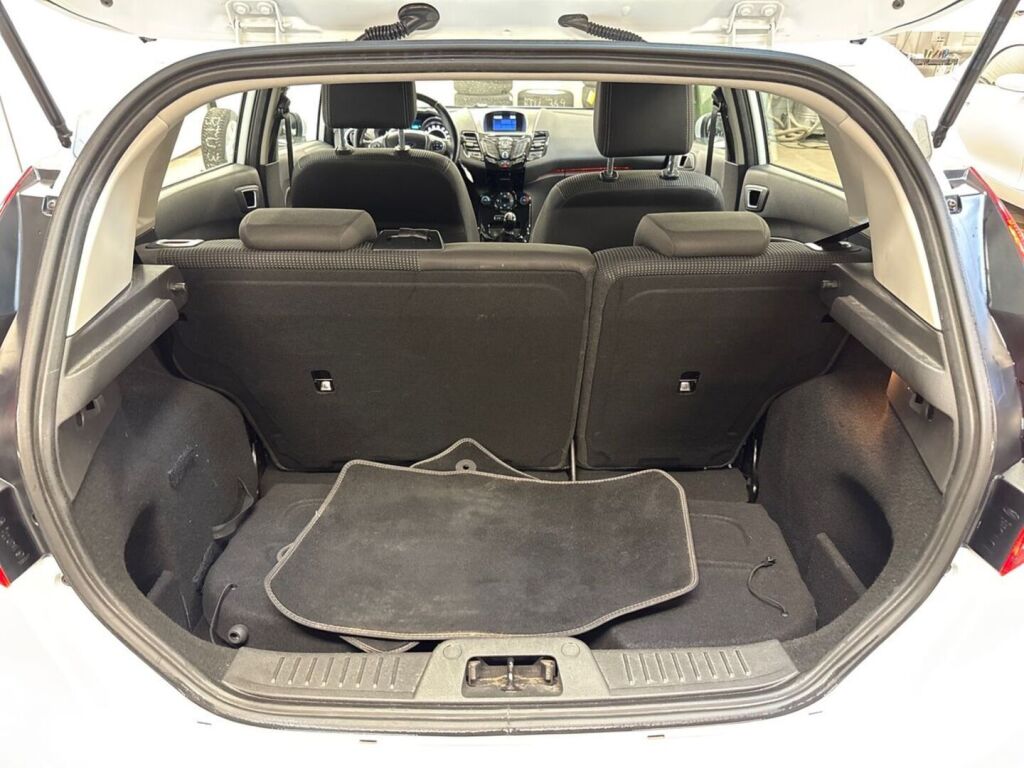 Ford Fiesta 2016 Valkoinen
