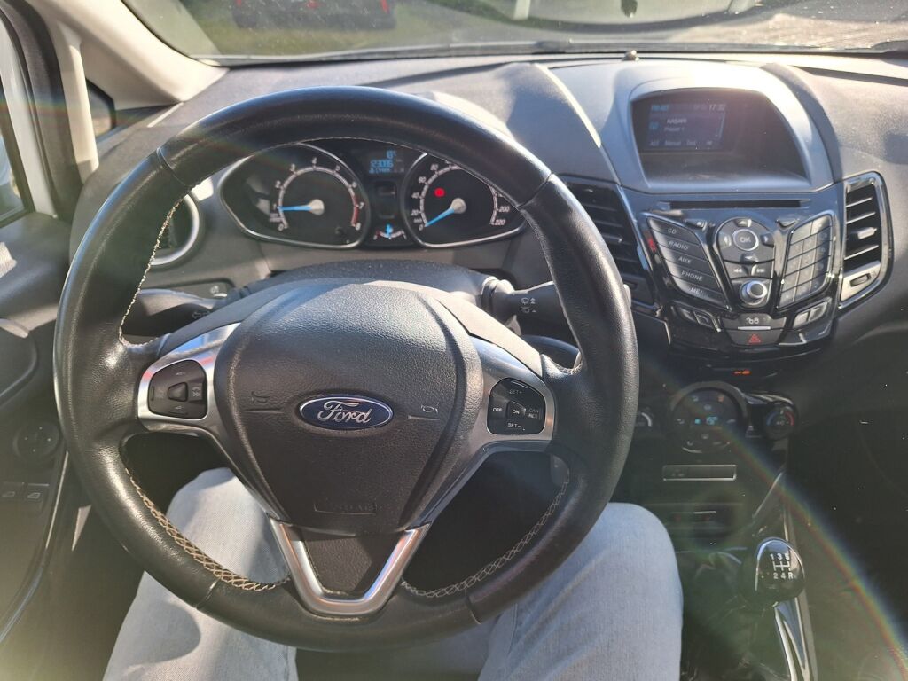 Ford Fiesta 2016 Valkoinen