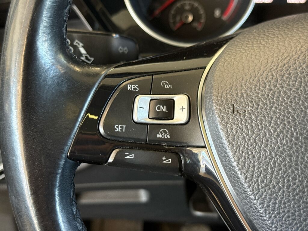 Volkswagen Touran 2016 Valkoinen