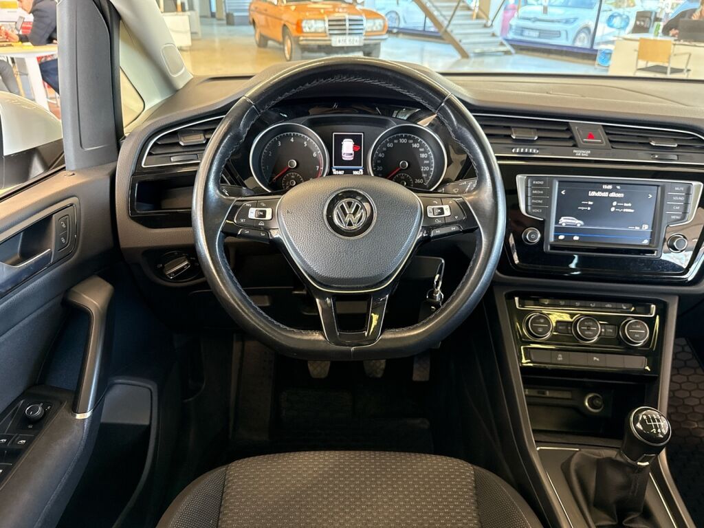 Volkswagen Touran 2016 Valkoinen