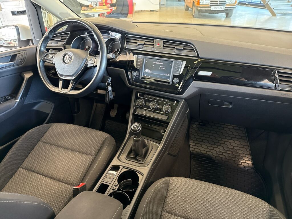 Volkswagen Touran 2016 Valkoinen