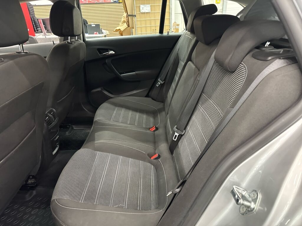 Opel Insignia 2016 Hopea