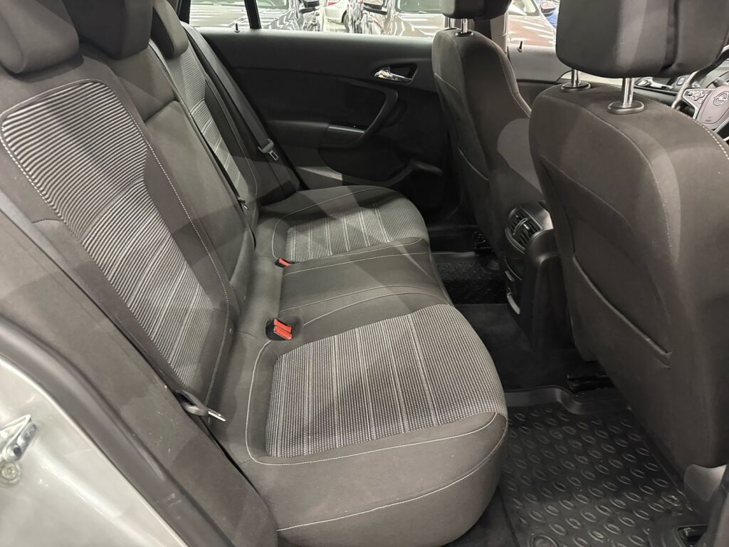 Opel Insignia 2016 Hopea