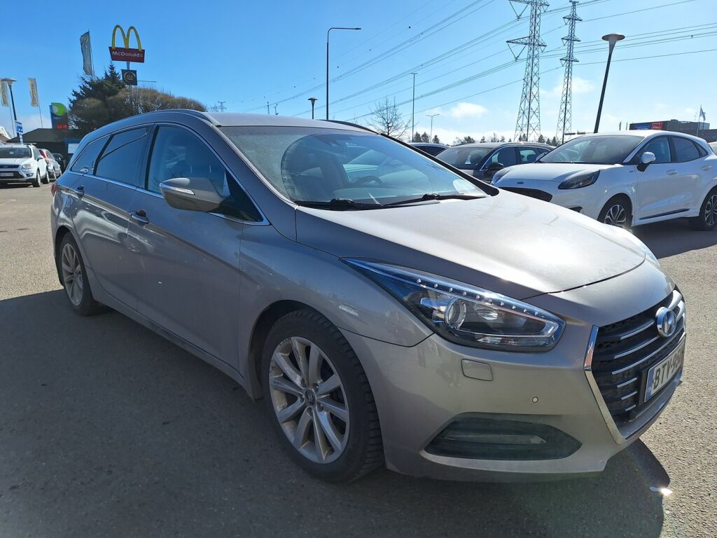 Hyundai i40 Wagon 2016 Ruskea (beige)