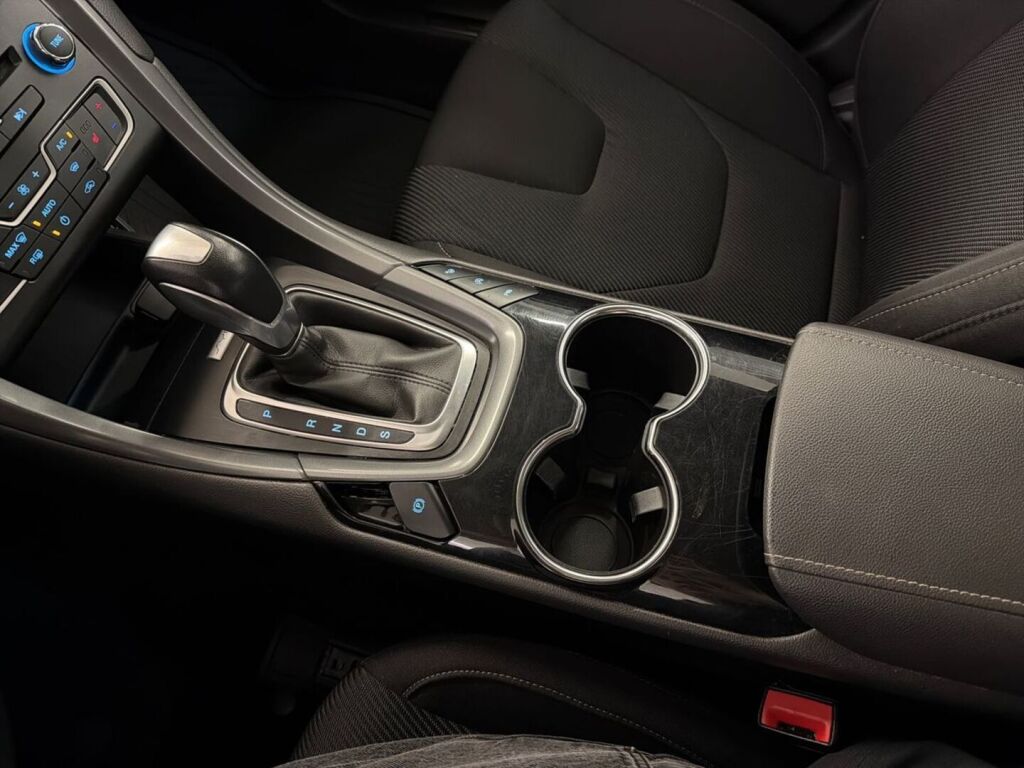 Ford Mondeo 2017 Musta