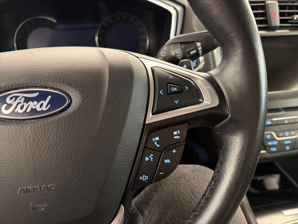 Ford Mondeo 2017 Musta