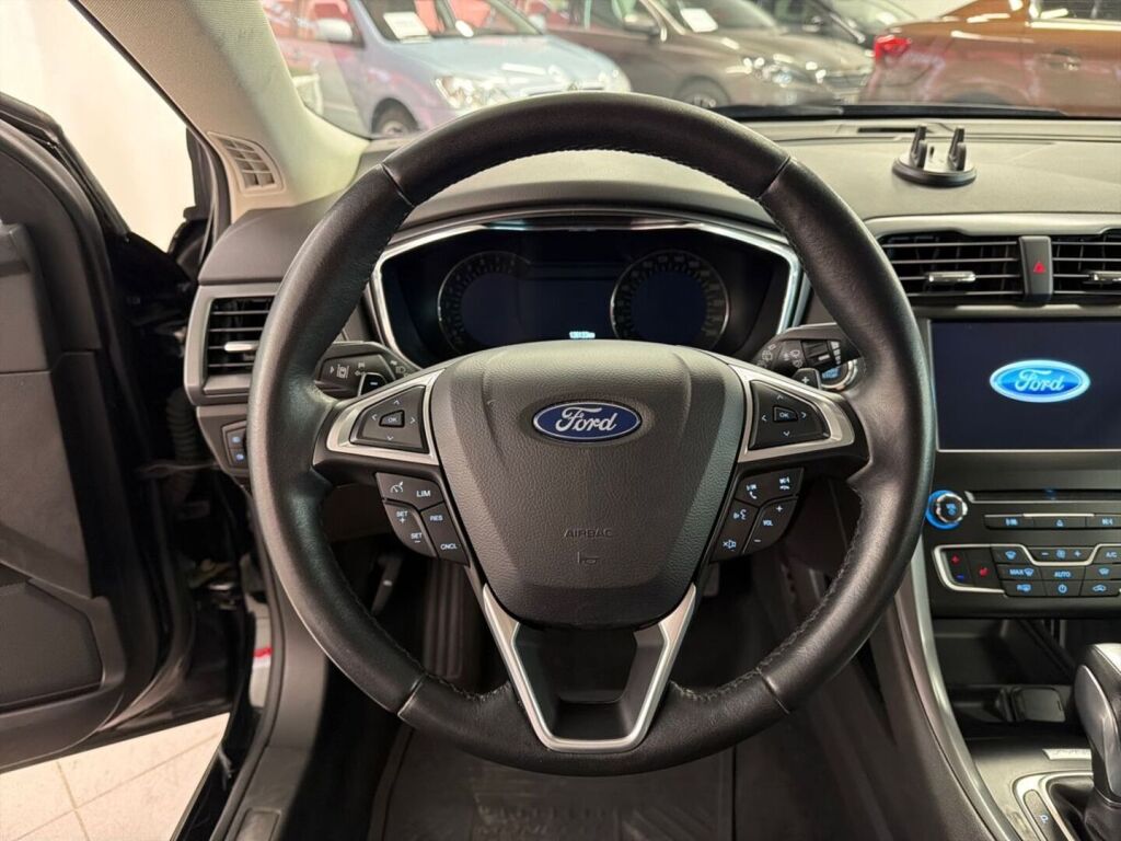 Ford Mondeo 2017 Musta