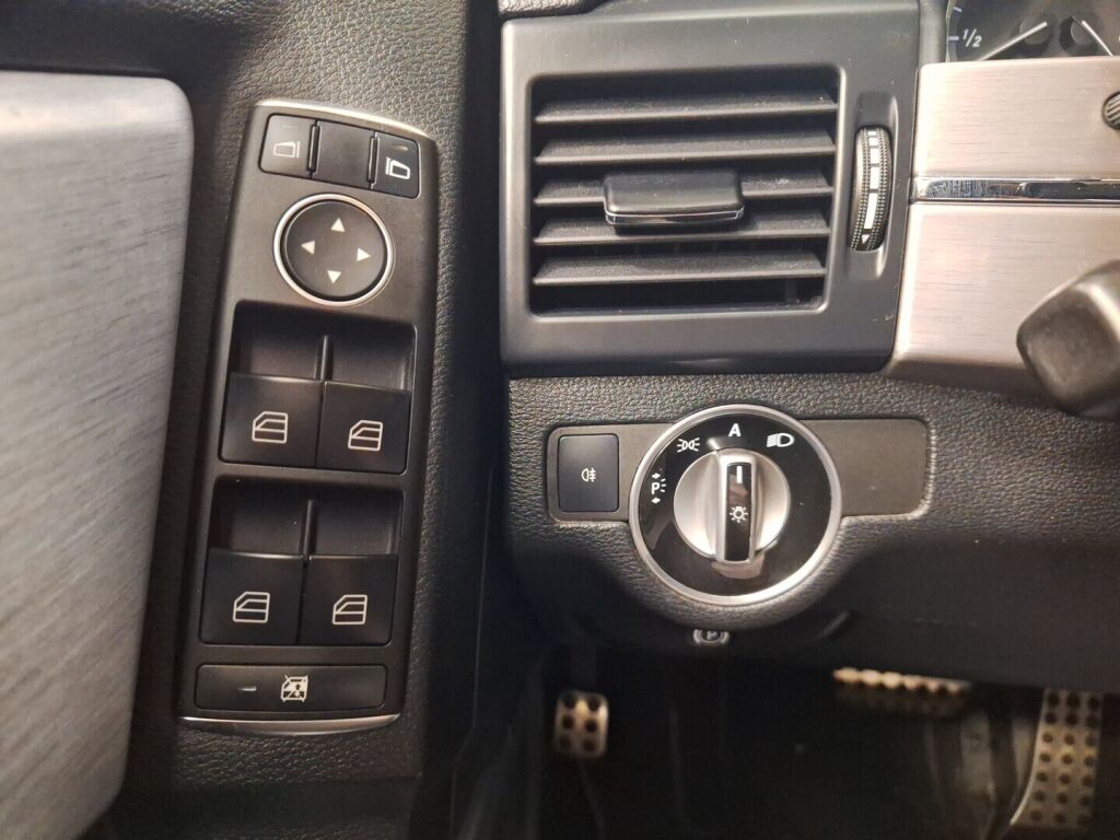 Mercedes-Benz GLK 2010 Musta