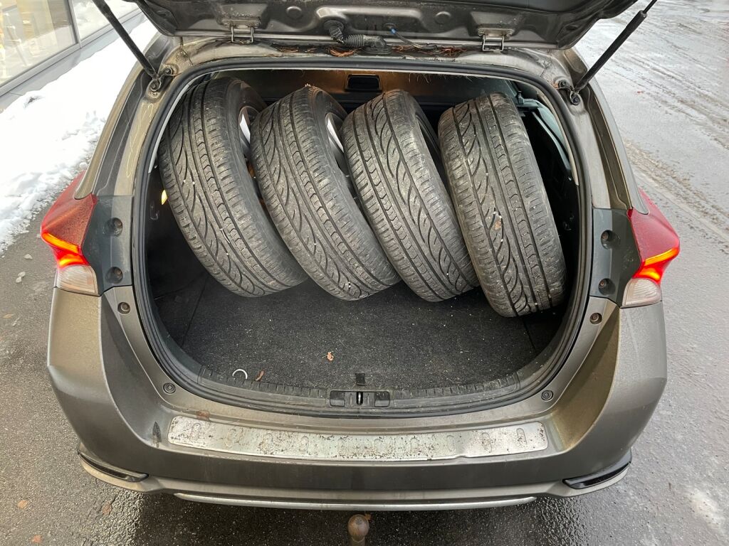 Toyota Auris 2016 Harmaa