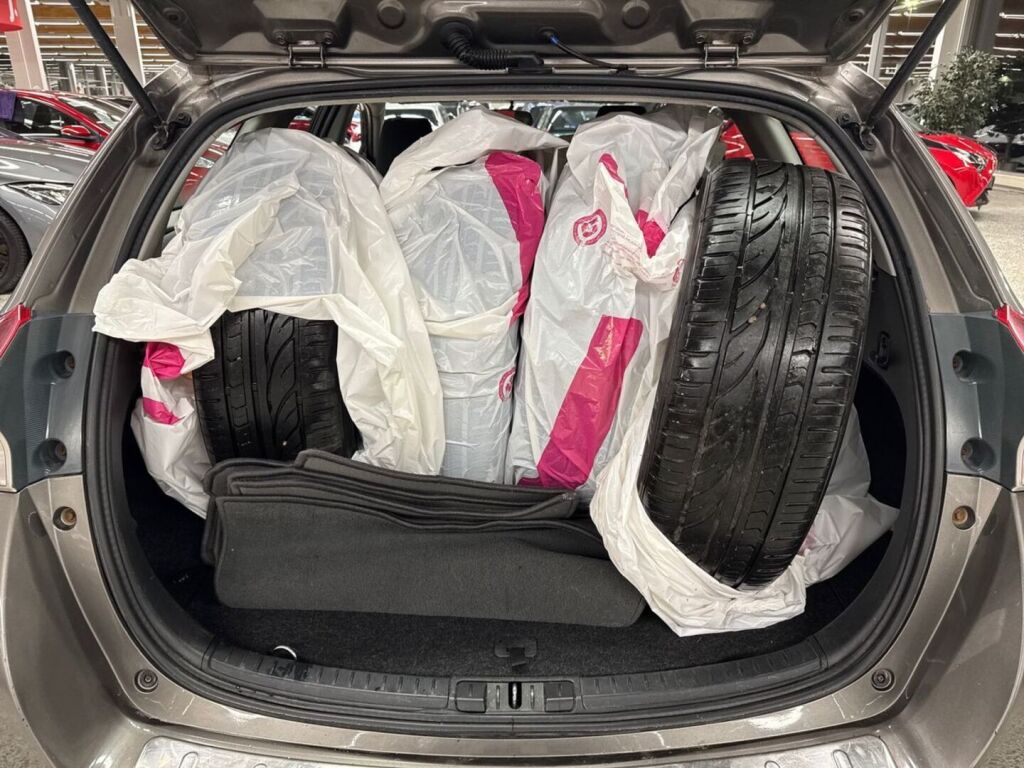 Toyota Auris 2016 Harmaa