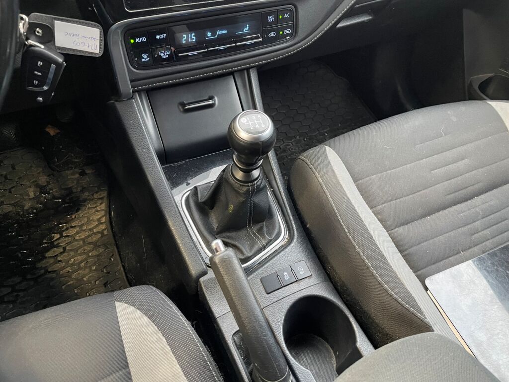 Toyota Auris 2016 Harmaa