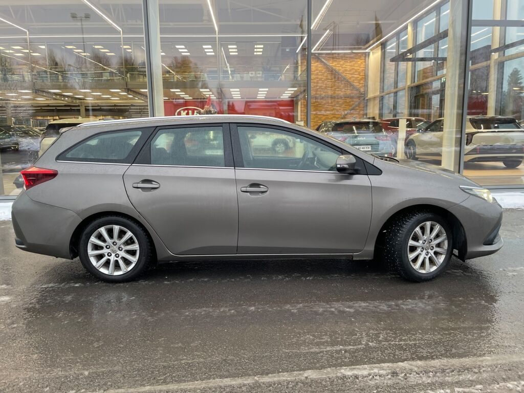 Toyota Auris 2016 Harmaa