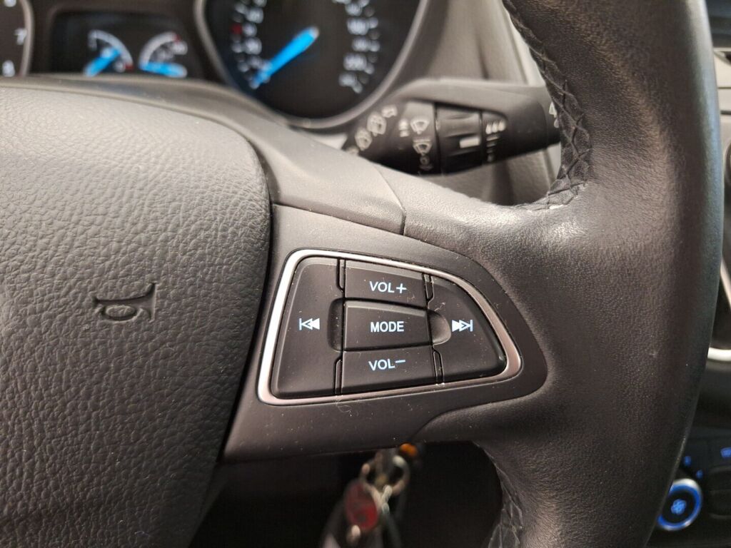 Ford Focus 2016 Punainen