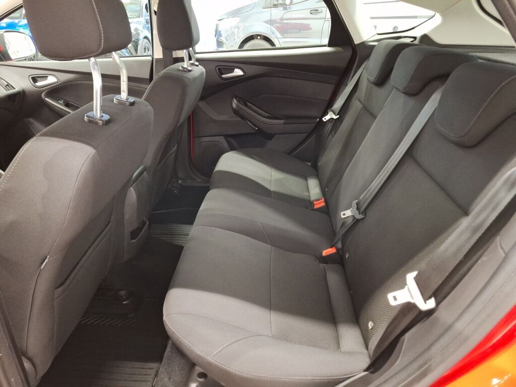 Ford Focus 2016 Punainen