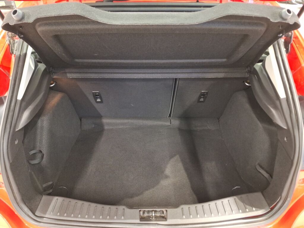 Ford Focus 2016 Punainen