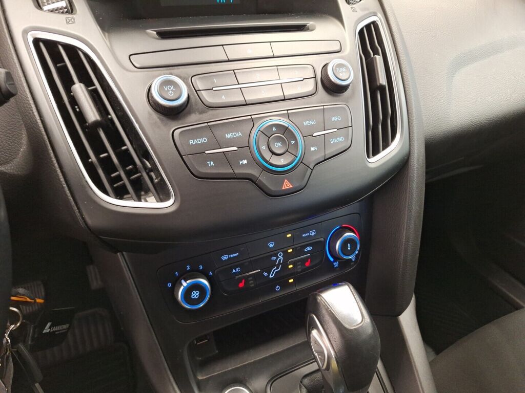 Ford Focus 2016 Punainen