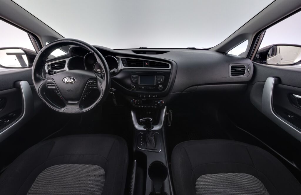 Kia Ceed 2017 Ruskea (beige)