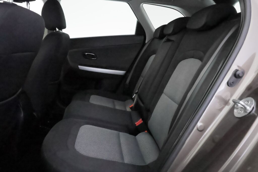 Kia Ceed 2017 Ruskea (beige)