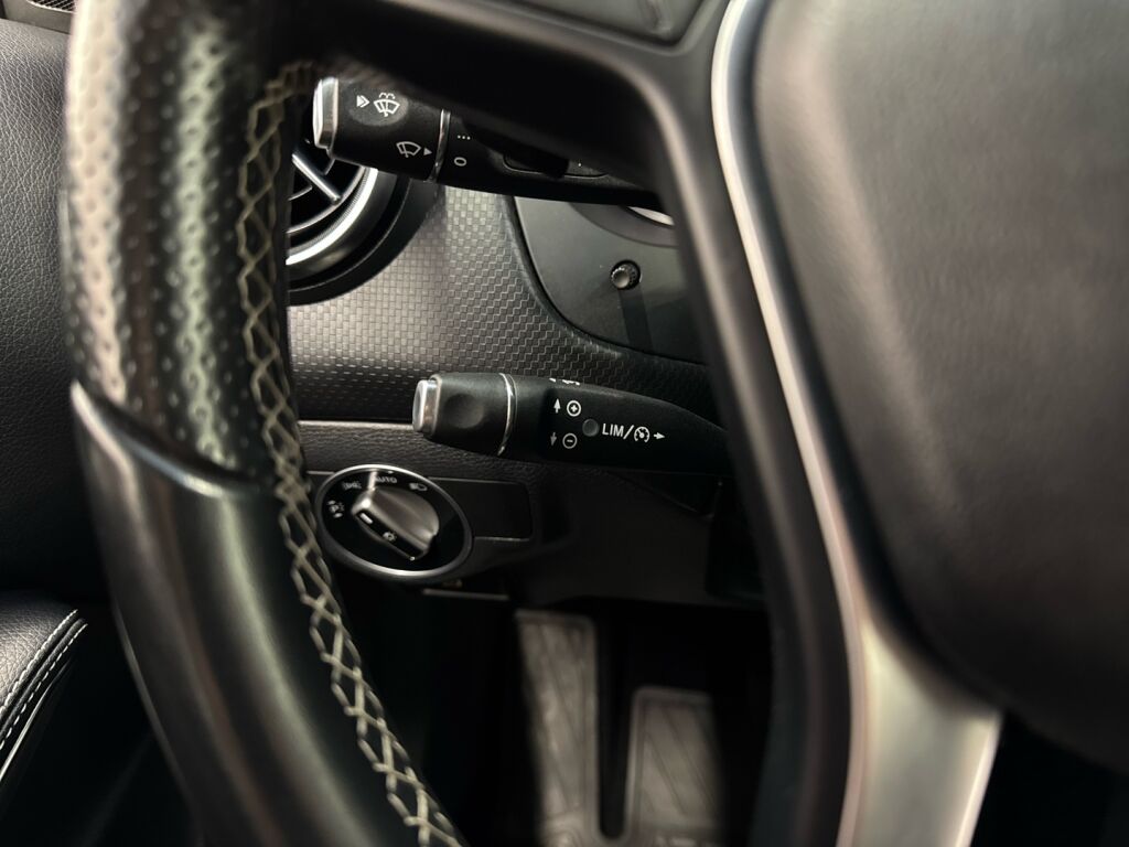 Mercedes-Benz A 2015 Musta