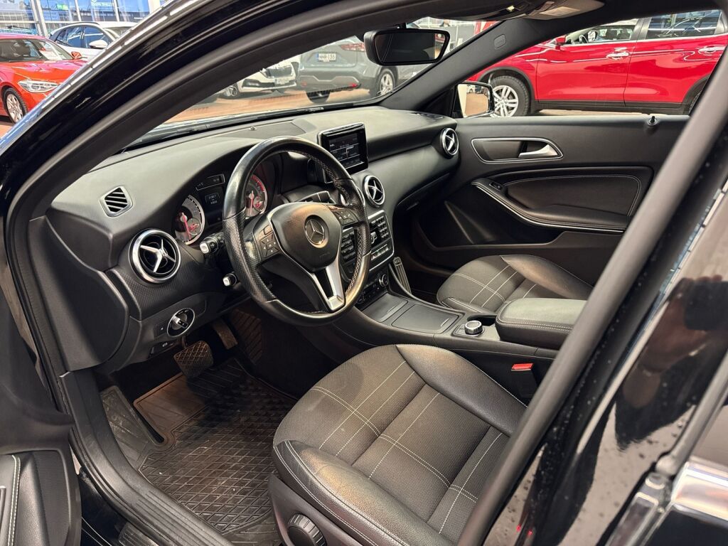 Mercedes-Benz A 2015 Musta