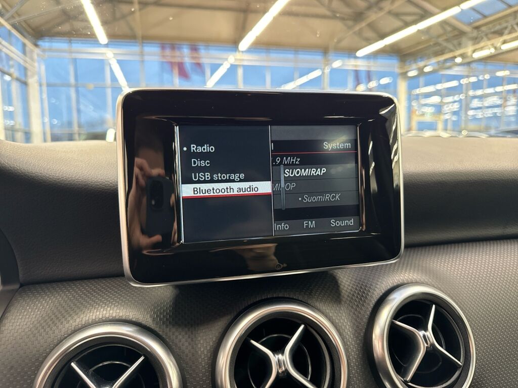 Mercedes-Benz A 2015 Musta