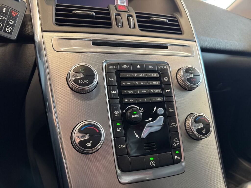 Volvo XC60 2017 Ruskea (beige)