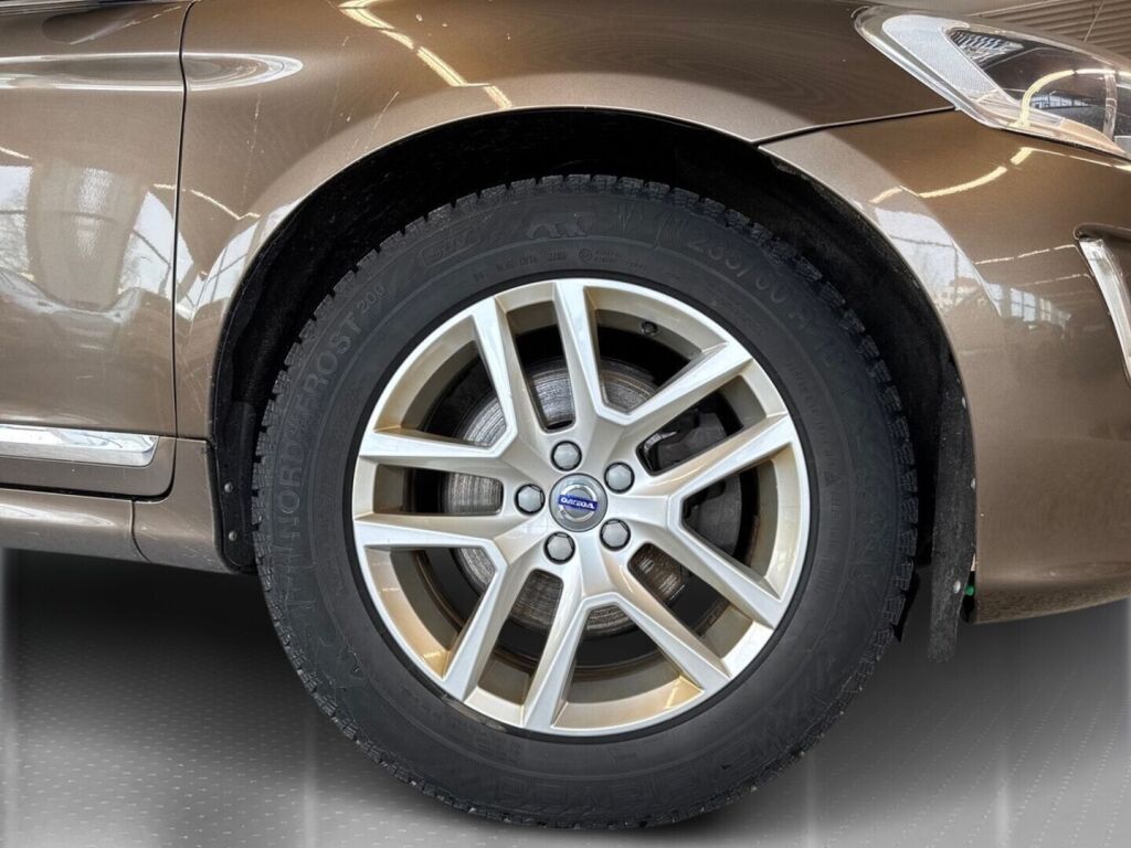 Volvo XC60 2017 Ruskea (beige)